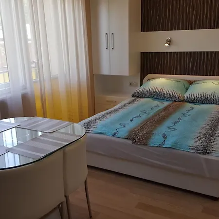 Lara Apartmán *