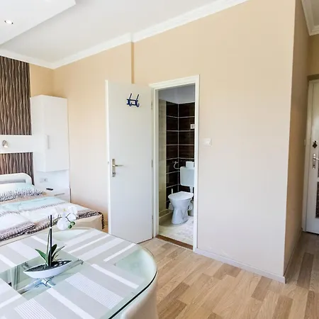 Lara Apartmán *